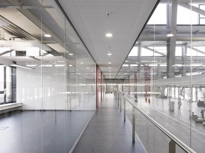 EJOT Produktionshalle 4.0, beidseitig verglaste Galerie