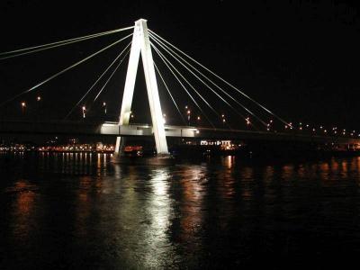 Nachtansicht der Severinsbrücke