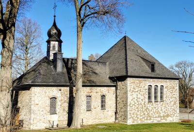 St. Georg in Küntrop (links Altbau, rechts Erweiterungsbau)