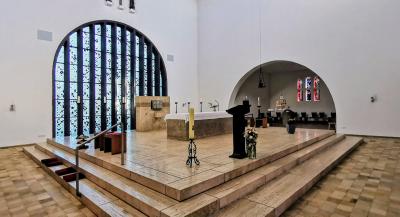 Altarbereich Christus-König-Kirche