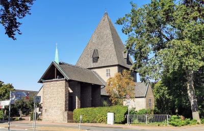 Christus-König-Kirche, Straßenansicht