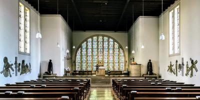 Blick Richtung Altar und Chor