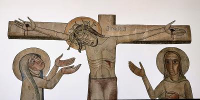 Kreuzweg aus den Wänden der Kirche