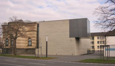 Museum mit Erweiterung von Kulka (rechts)
