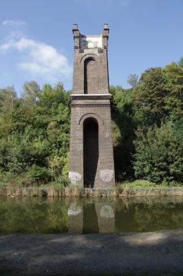 Brückenkopf Hympendahlbrücke an der Wasserstelle