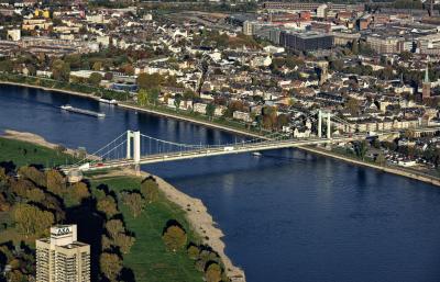 Mülheimer Brücke von oben