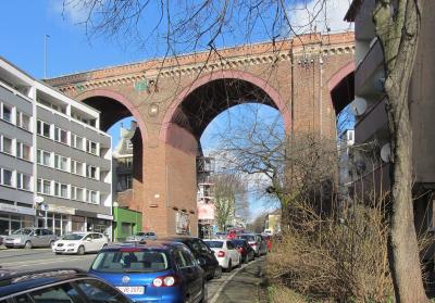 Kuhler Viadukt über dem Steinweg