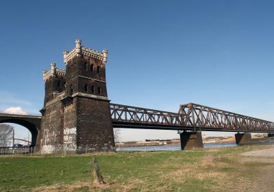 Brückenkopf der Hochfelder Brücke