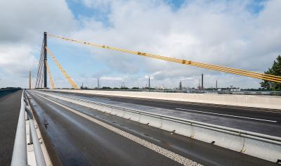 Fahrbahn mit Seilkonstruktion auf der alten Neuenkamper Brücke 
