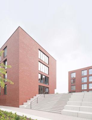Tita-Cory-Campus, Außenperspektive Tribünentreppe