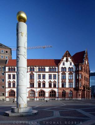 Friedensplatz mit Säule
