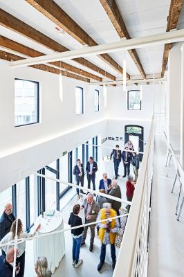 bauKULTURstelle, Blick von der Galerie in das Foyer