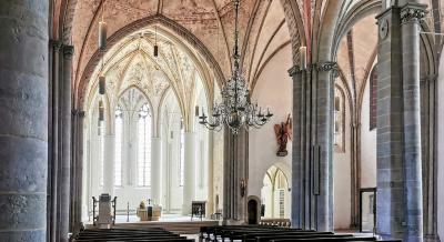 Blick in den Kirchenraum Richtung Chor