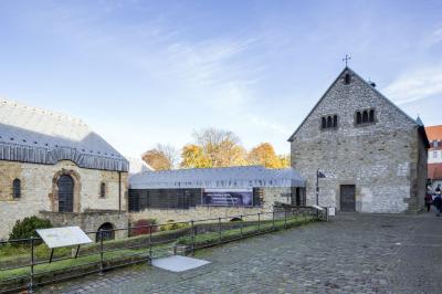 Karolingische Grundmauern, Königshalle, Museumstrakt und Bartholomäuskapelle 