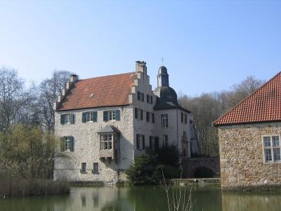 Nordostansicht mit Erker und Portalturm