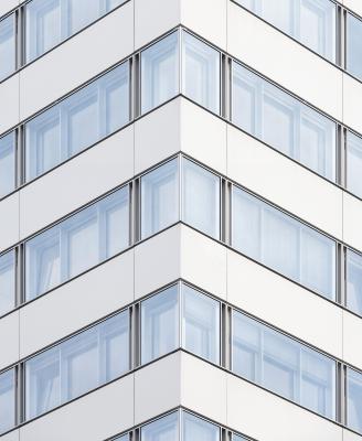 Detailbild Bettentürme, umlaufende Fensterbänder