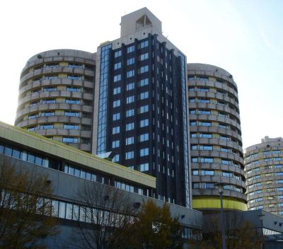 Ostturm des Zentralklinikums vor der Sanierung
