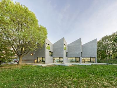 Mensa und Ateliergebäude der BAN, gestaffelter Baukörper
