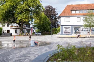 Blücherplatz Spenge, Platzansicht mit Wasserspiel