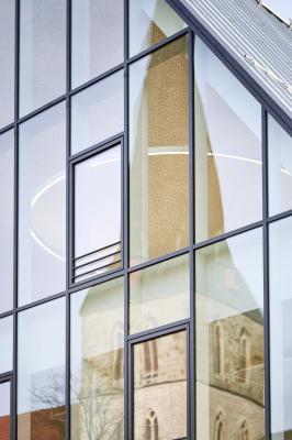 Neues Rathaus Ostbevern, vollverglaste Giebelseite