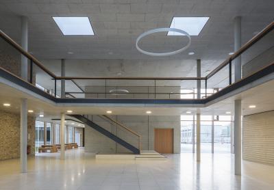 Gesamtschule Lippstadt, verglaster Flurbereich, Foyer