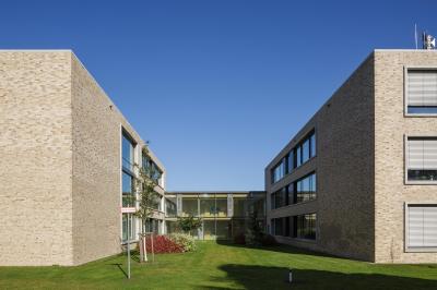 Gesamtschule Lippstadt, begrünter Zwischenraum