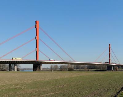 Seitenansicht Schrägseilbrücke
