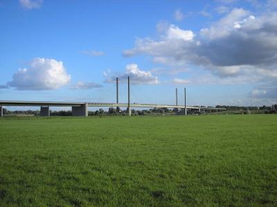 Rheinbrücke Rees-Kalkar mit Vorlandbrücken