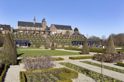 Kloster Kamp vom Klostergarten aus geshen