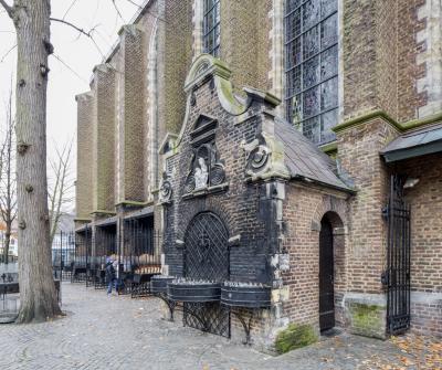 An der Kerzenkapelle