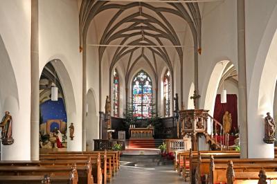 Kircheninnenraum, Blick zum Chor