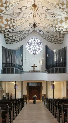 Blick zur Orgel