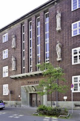 Polizeipräsidium Hamm, Fassade Hohe Straße