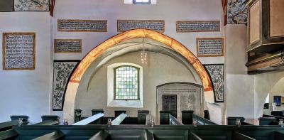Kirchenraum mit Ausmalungen