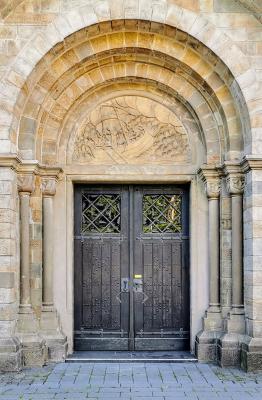 Portal im Turm von St. Nikolaus in Wipperfürth