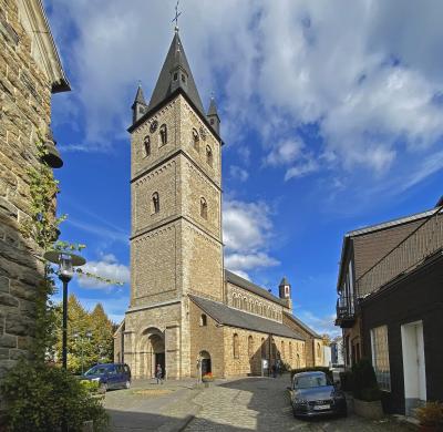 St. Nikolaus in Wipperfürth, Turmansicht im Westen
