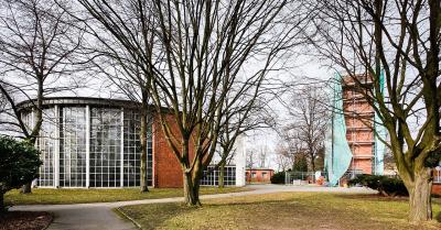 St. Theresia in Köln-Buchheim mit freistehendem Glockenturm