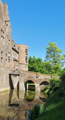 Burg Konradsheim mit Wassergraben