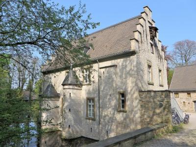Blick auf den Treppengiebel des Herrenhauses