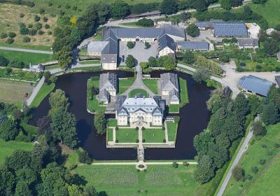 Schloss Körtlinghausen, Schrägluftbild aus Blickrichtung Süden