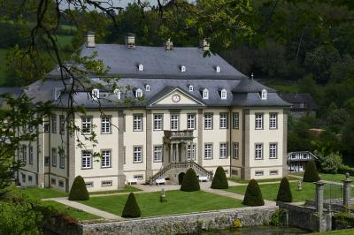 Schloss Körtlinghausen, Südwest-Fassade des Herrenhauses