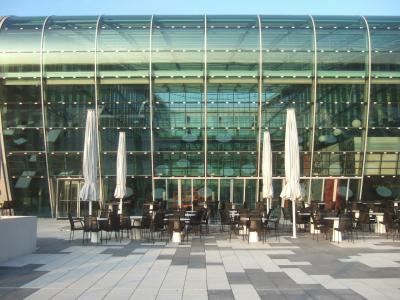 Terrasse und Eingangshalle