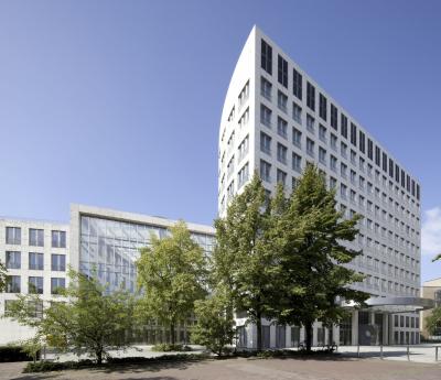 Atriumgebäude O. M. Ungers, Höhenstaffelung der Gebäudeteile