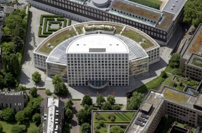 Atriumgebäude O. M. Ungers, Schrägluftbild aus Blickrichtung Nordosten