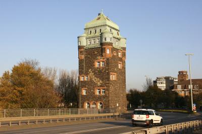Außenansicht Brückenturm