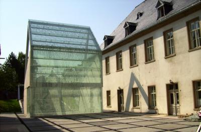 Glasbau im Bereich des ehemaligen Südflügels