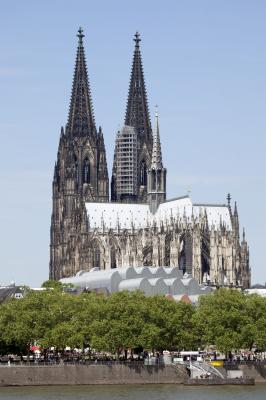 Blick vom Rhein auf den Kölner Dom