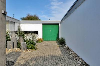 Zufahrt mit Garage