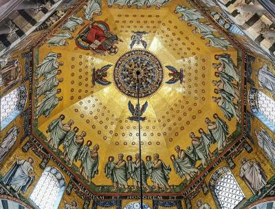 Oktogonales Faltkuppeldach mit Kuppelmosaik 