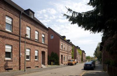 Bebauung an der Parallelstraße